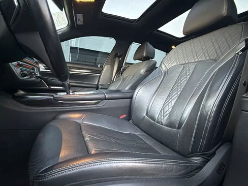 Used 2017 BMW 750i image 16