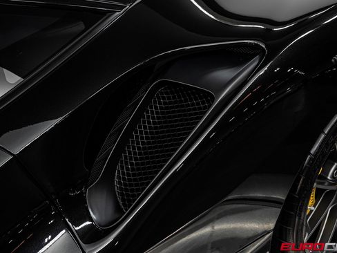 Used 2020 Ferrari 488 Pista Coupe image 19