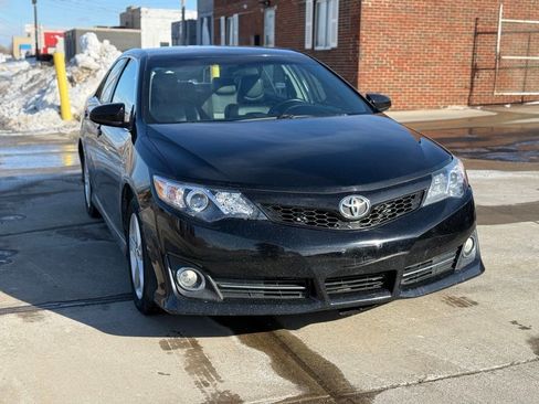 Used 2013 Toyota Camry SE image 3