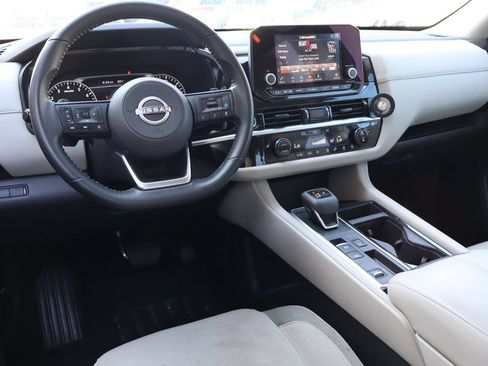 Used 2023 Nissan Pathfinder SV FWD image 4