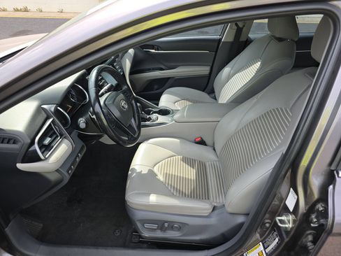 Used 2019 Toyota Camry SE FWD image 8