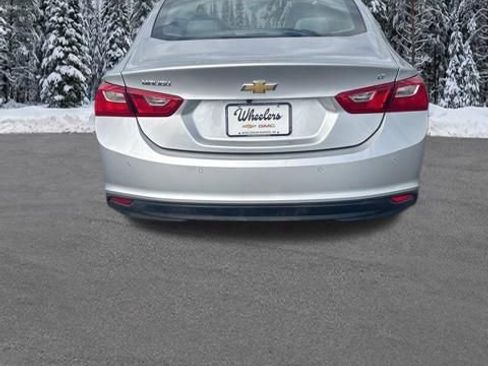 Used 2017 Chevrolet Malibu LT w/ Driver Confidence Package image 4