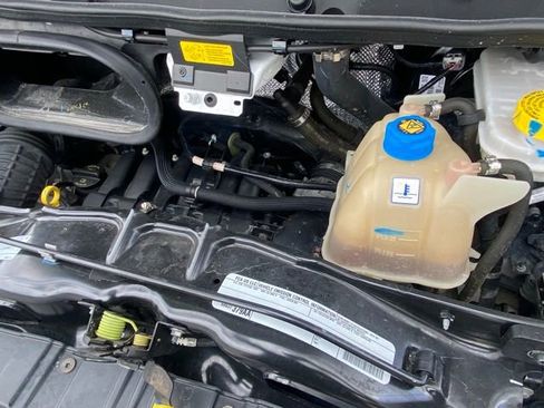 Used 2024 RAM ProMaster 2500 w/ Convenience Group image 13