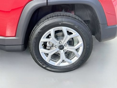 Used 2025 Jeep Compass Latitude w/ Sun & Sound Group AWD/4WD image 35