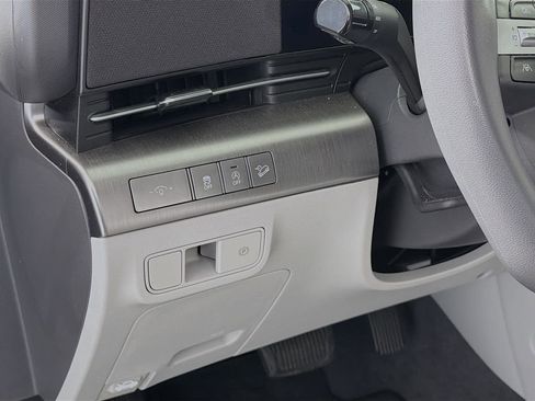 Used 2024 Hyundai Kona SE image 12