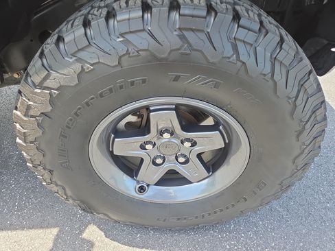 Certified 2018 Jeep Wrangler Unlimited Sport S AWD/4WD image 10