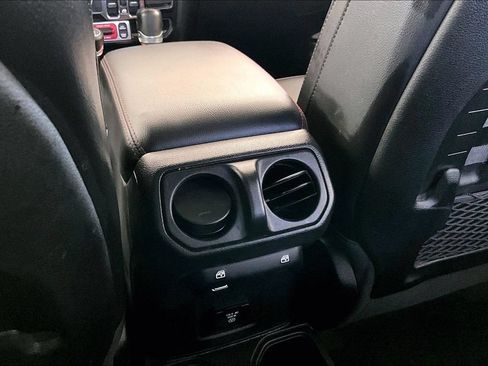 Used 2022 Jeep Gladiator Rubicon AWD/4WD image 11