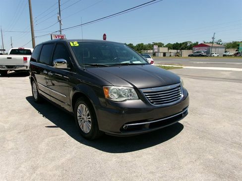 Used 2015 Chrysler Town & Country Limited FWD image 5