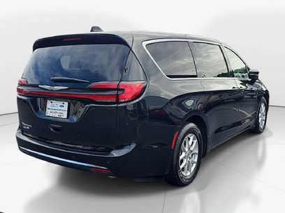 Used 2023 Chrysler Pacifica Touring-L