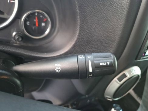 Used 2016 Jeep Wrangler Sahara w/ Connectivity Group image 18