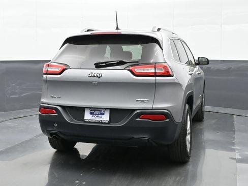 Used 2016 Jeep Cherokee Latitude AWD/4WD image 3