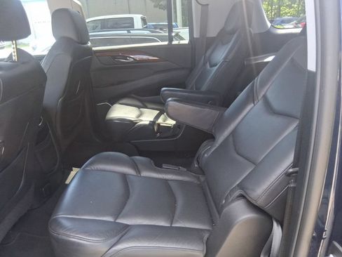 Used 2020 Cadillac Escalade ESV Luxury RWD image 15