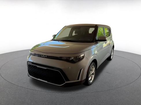 Used 2025 Kia Soul LX w/ LX Technology Package FWD image 7
