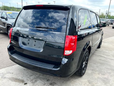 Used 2017 Dodge Grand Caravan SE image 5
