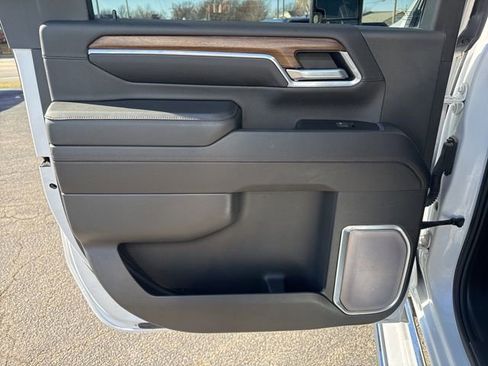 Used 2024 Chevrolet Silverado 2500 High Country w/ High Country Premium Package image 12