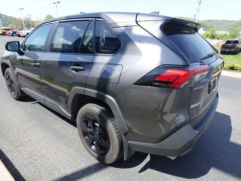 Used 2023 Toyota RAV4 LE AWD/4WD image 5
