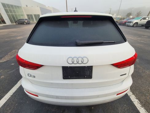 Used 2022 Audi Q3 2.0T Premium w/ Convenience Package image 5