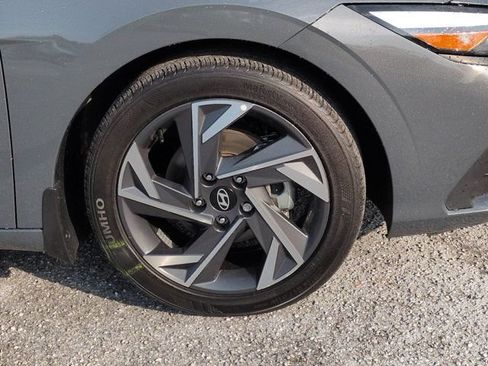 Used 2025 Hyundai Elantra Sport FWD image 10