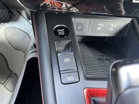 Certified 2025 Nissan Kicks SR FWD image 7