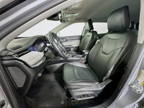 Used 2022 Jeep Compass Limited image 13