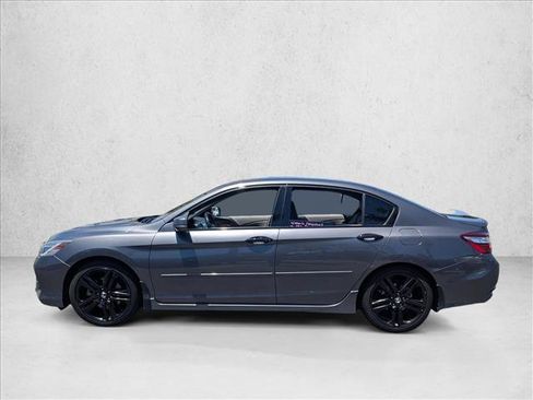 Used 2017 Honda Accord Touring image 8