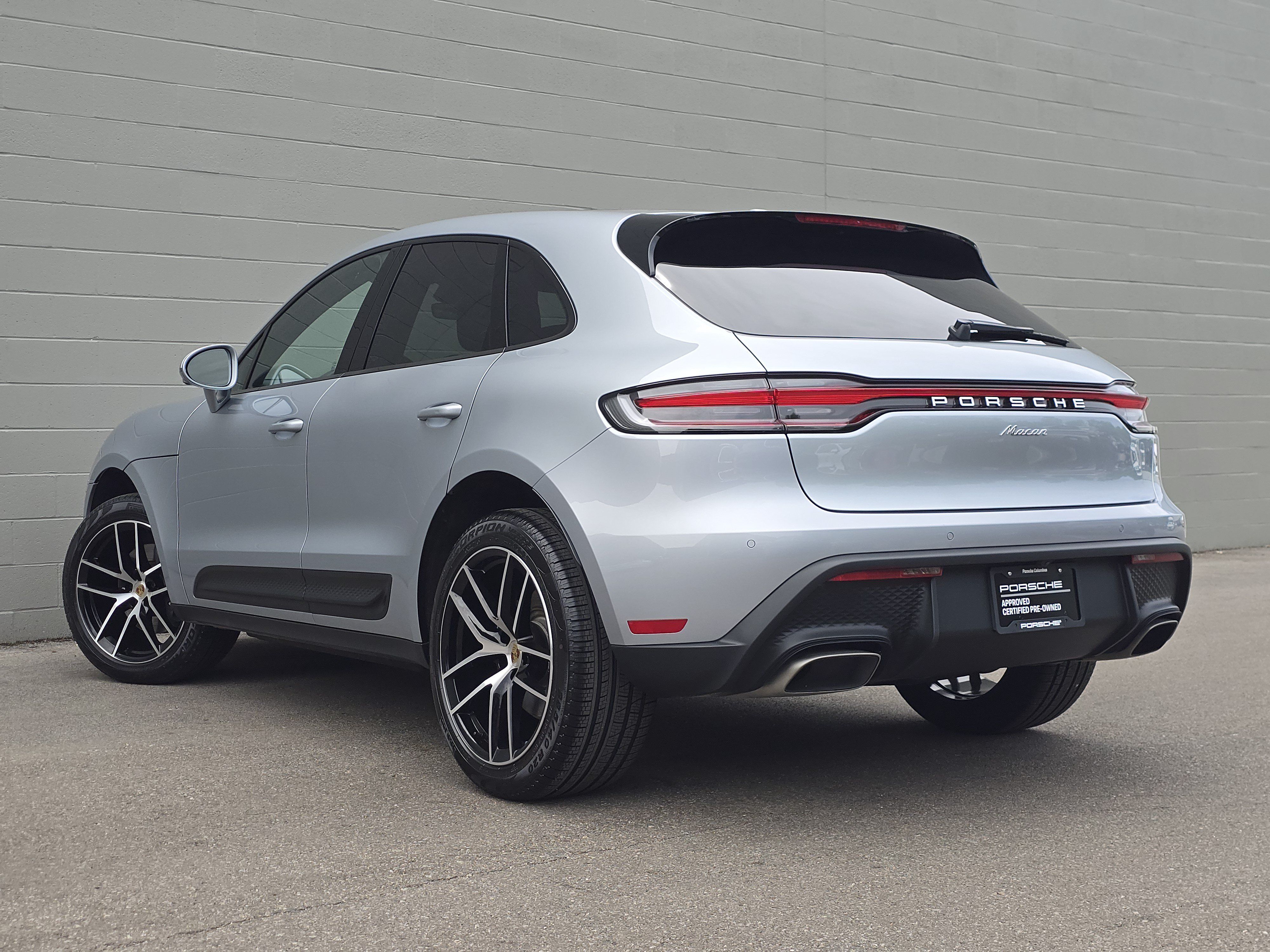 Certified 2026 Porsche Macan AWD/4WD image 3