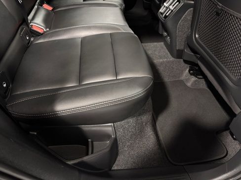 Certified 2025 Volvo XC40 B5 Plus image 23