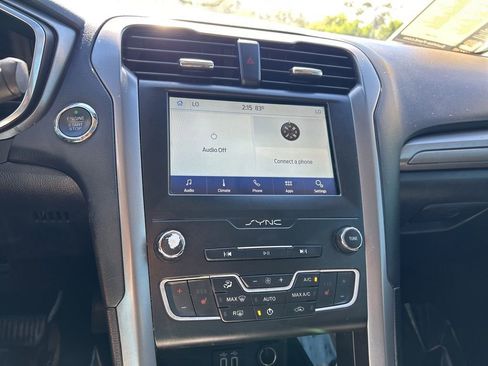 Used 2020 Ford Fusion SE image 25