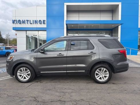 Used 2018 Ford Explorer XLT w/ Equipment Group 202A AWD/4WD image 6