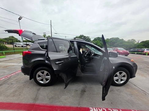 Used 2013 Toyota RAV4 XLE FWD image 34