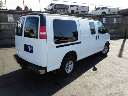 Used 2015 Chevrolet Express 3500 RWD 3500 6.0 V8 Cargo Van 1 Ow image 8