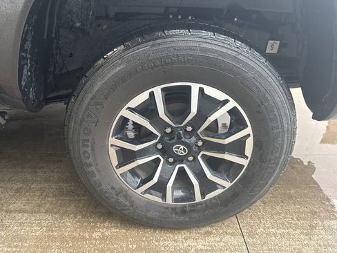 Used 2023 Toyota Tacoma TRD Sport image 11