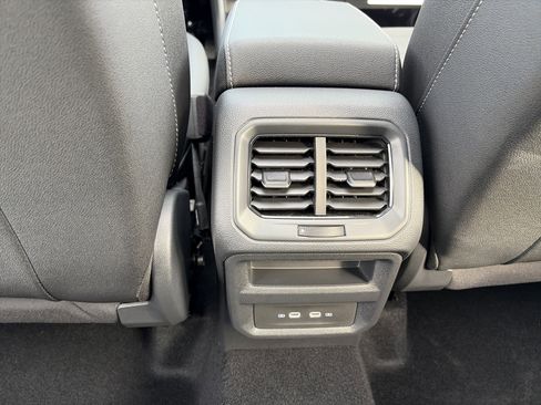 New 2026 Volkswagen Taos SE image 14