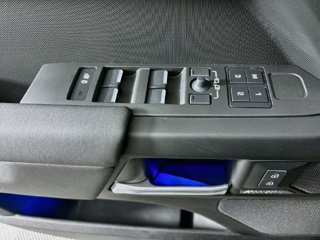 New 2026 Land Rover Defender 110 X-Dynamic SE AWD/4WD image 18