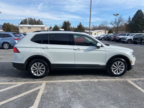 Used 2019 Volkswagen Tiguan SE w/ Panoramic Sunroof Package image 7