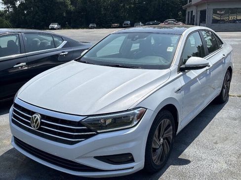 Used 2019 Volkswagen Jetta SEL Premium FWD image 2