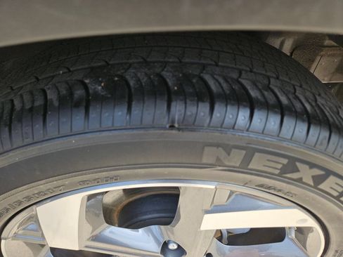 Used 2025 Hyundai Venue SEL FWD image 26
