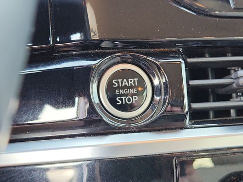 Used 2022 Nissan Pathfinder SL image 18