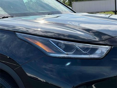 Used 2022 Toyota Highlander Limited image 8