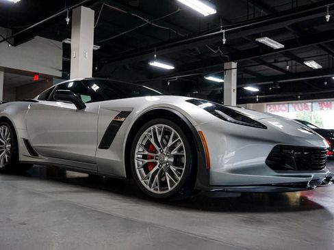 Used 2016 Chevrolet Corvette Z06 w/ 3LZ Preferred Equipment Group RWD image 2