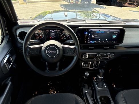 Used 2025 Jeep Wrangler Sport image 18