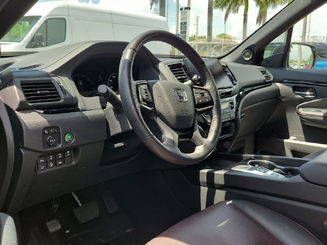 Used 2025 Honda Ridgeline Black Edition image 8