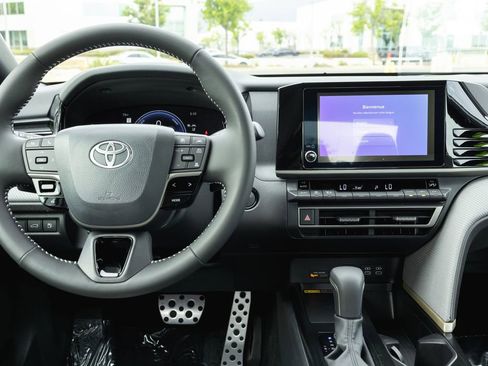 Used 2026 Toyota Camry SE FWD image 26