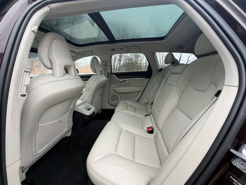 Used 2018 Volvo V90 T5 Cross Country w/ Protection Package Premier image 10