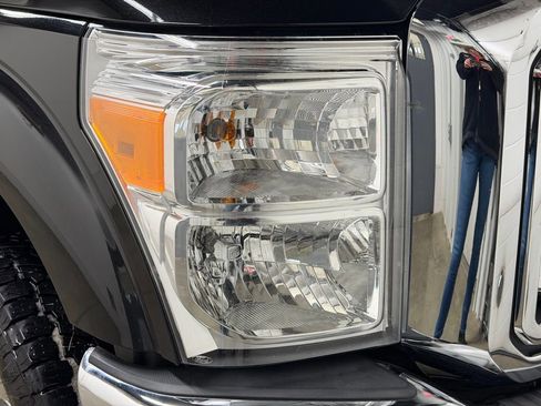 Used 2015 Ford F250 Lariat w/ Lariat Interior Package image 15