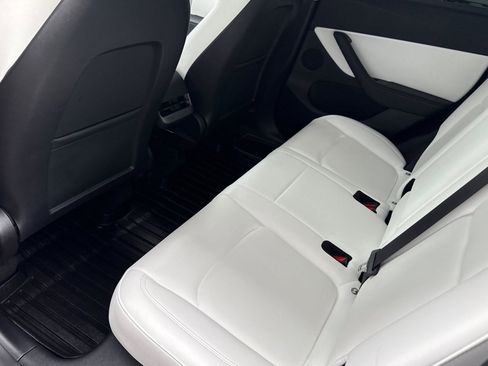 Used 2022 Tesla Model Y Long Range image 15