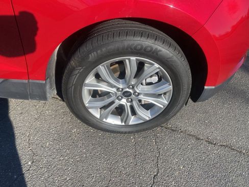 Used 2024 Ford Edge Titanium image 9