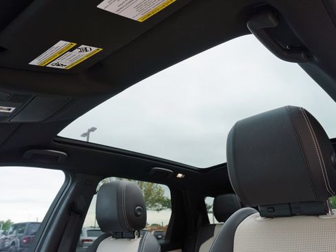 Used 2020 Land Rover Discovery Sport SE R-Dynamic AWD/4WD image 13