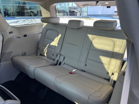 Used 2019 Lincoln Navigator Reserve image 12