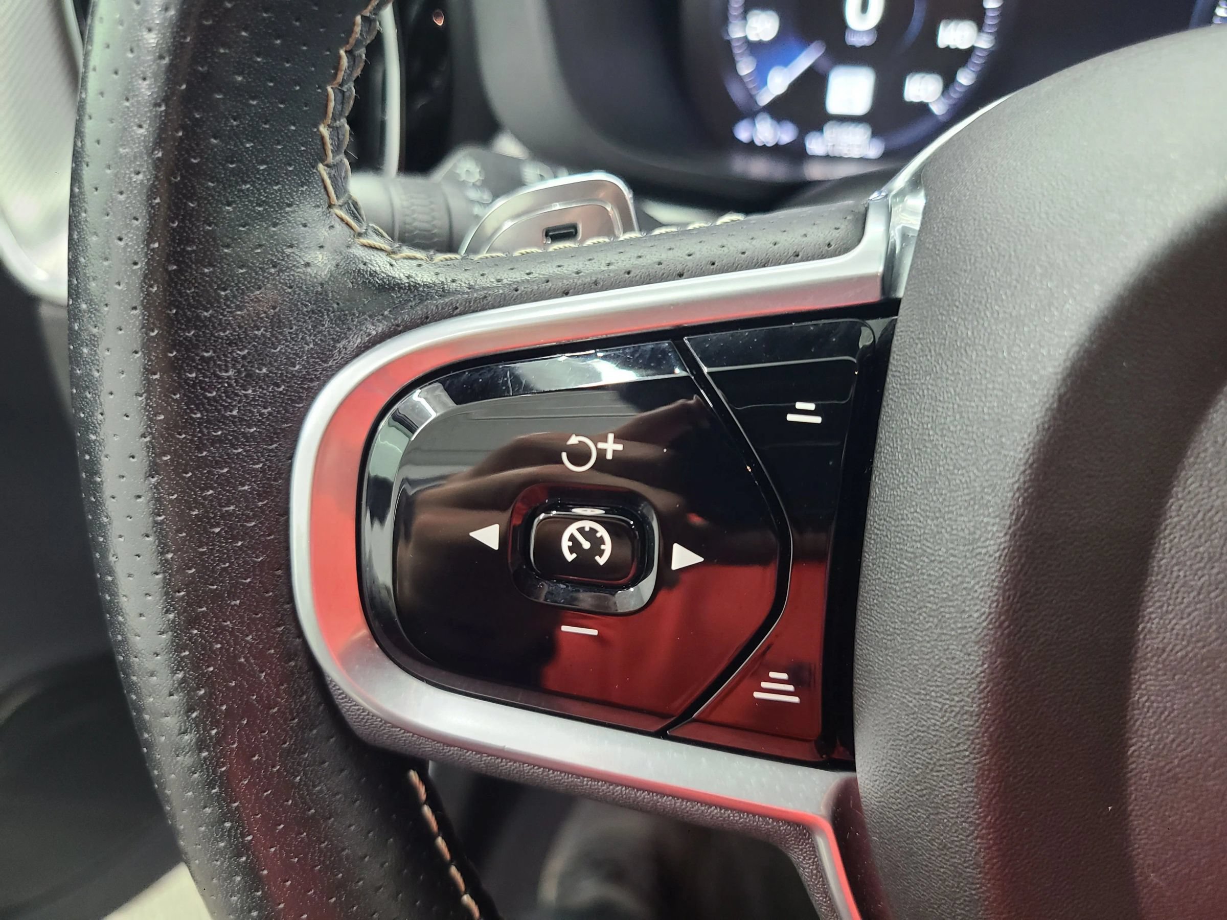 Used 2019 Volvo XC60 T5 R-Design AWD/4WD image 33